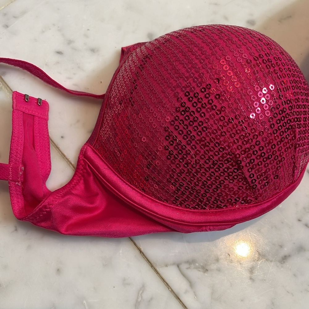 Love pink bra - Picture 2 of 7
